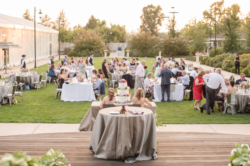 Outdoor wedding reception on the Mansion Lawn